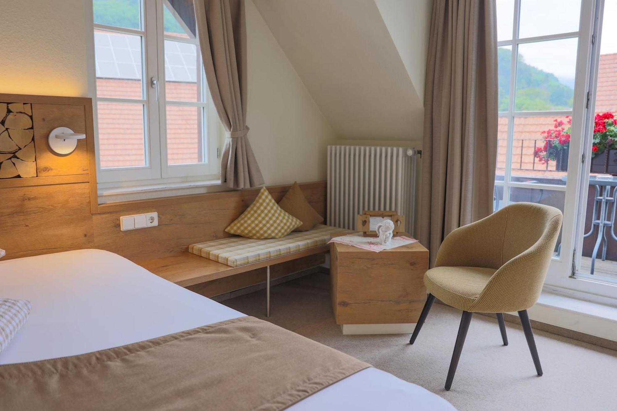 Hotel-Gasthaus Goldener Engel Glottertal Extérieur photo